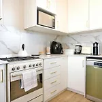 Sunny Central Green Point Apartment